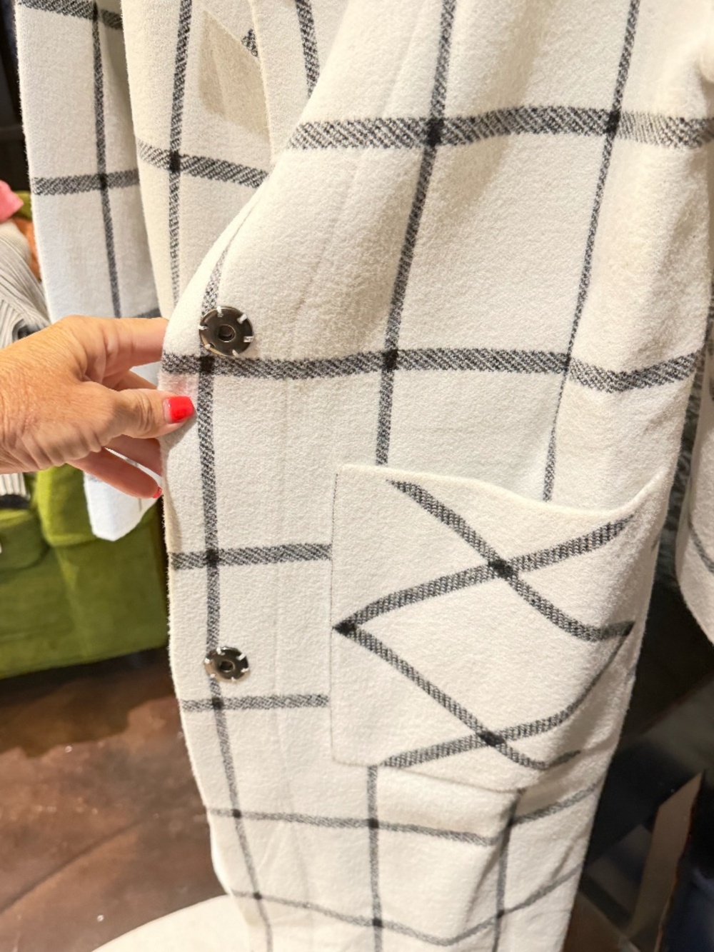Cliche’ White & Black Plaid Longline Coat with Pockets Size M Below Knee - Picture 3 of 7